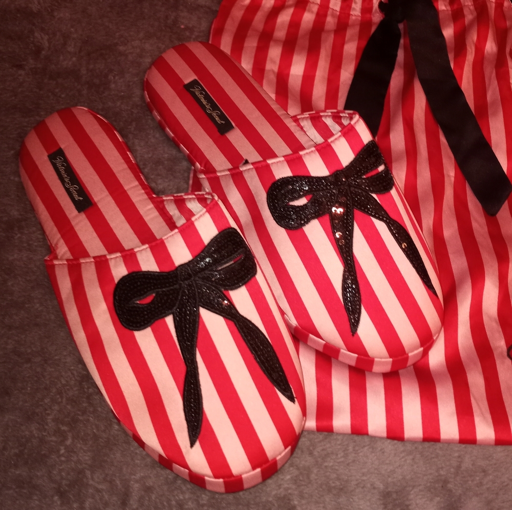 NWT Size 7/8 Victoria's Secret Iconic Red & Pink Strips W/ Sparkly Bow Slippers - Picture 8 of 16